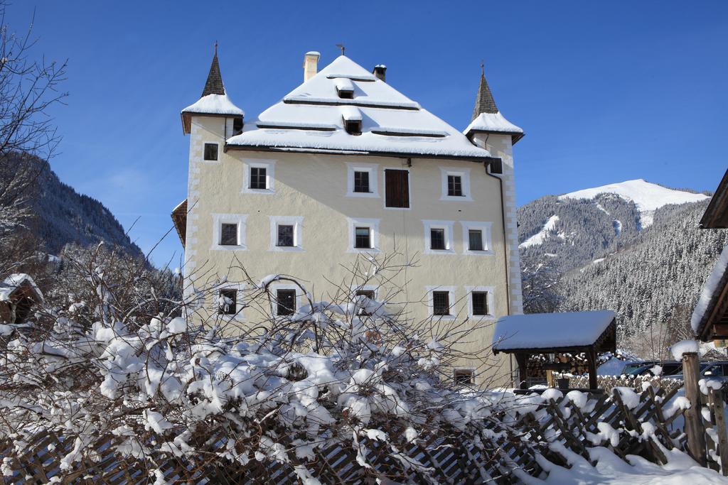 Schloss Saalhof Майсхофен Экстерьер фото